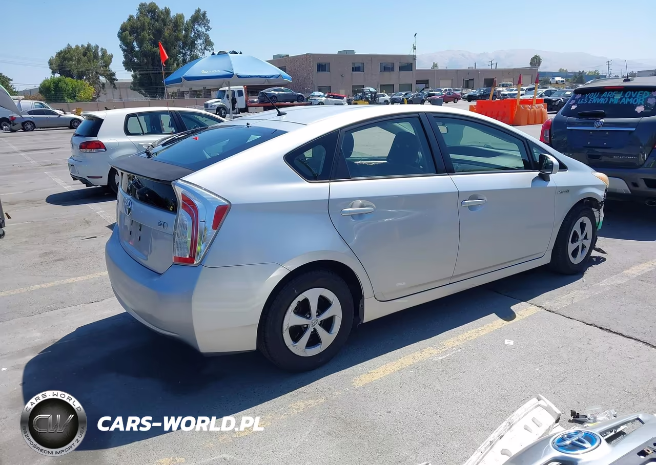 2013 Toyota Prius Two VIN:JTDKN3DUXD5559976 - 4