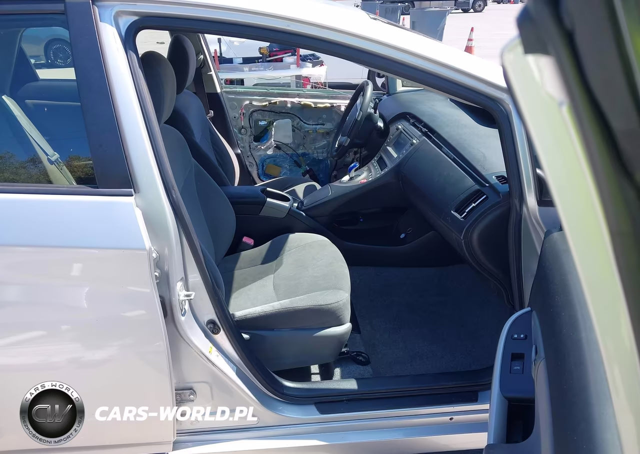 2013 Toyota Prius Two VIN:JTDKN3DUXD5559976 - 5