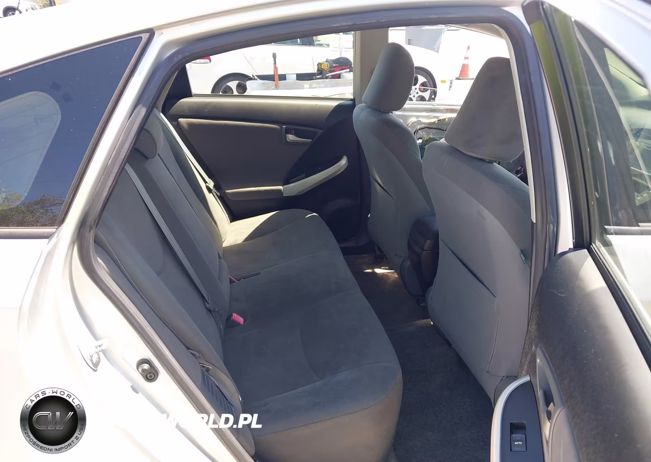 2013 Toyota Prius Two VIN:JTDKN3DUXD5559976 - 8