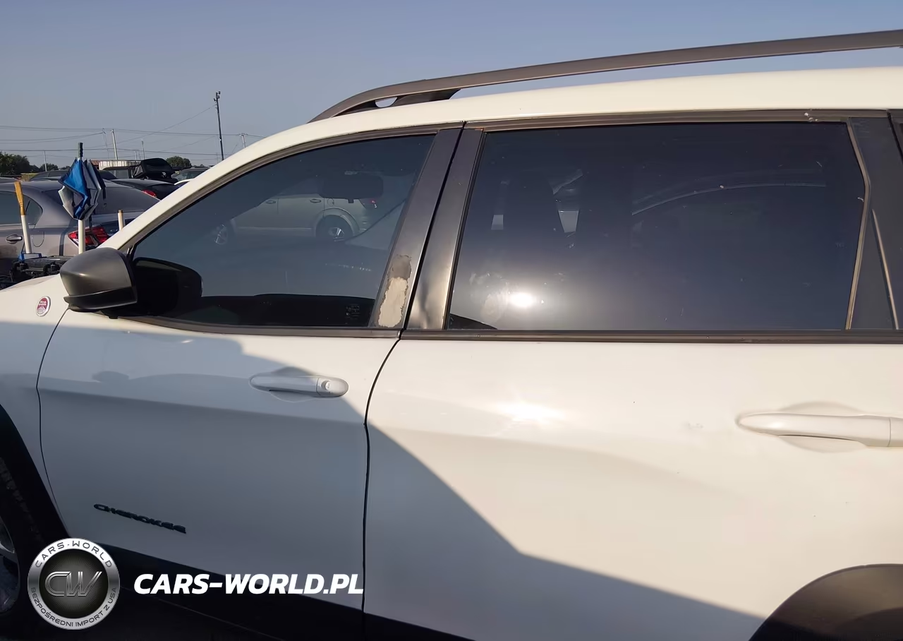 2014 Jeep Cherokee Trailhawk VIN:1C4PJMBS1EW211021 - 14