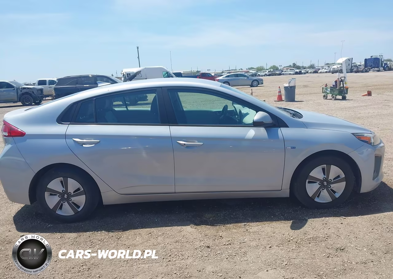 2020 Hyundai Ioniq Hybrid Blue VIN:KMHC65LC4LU219843 - 13