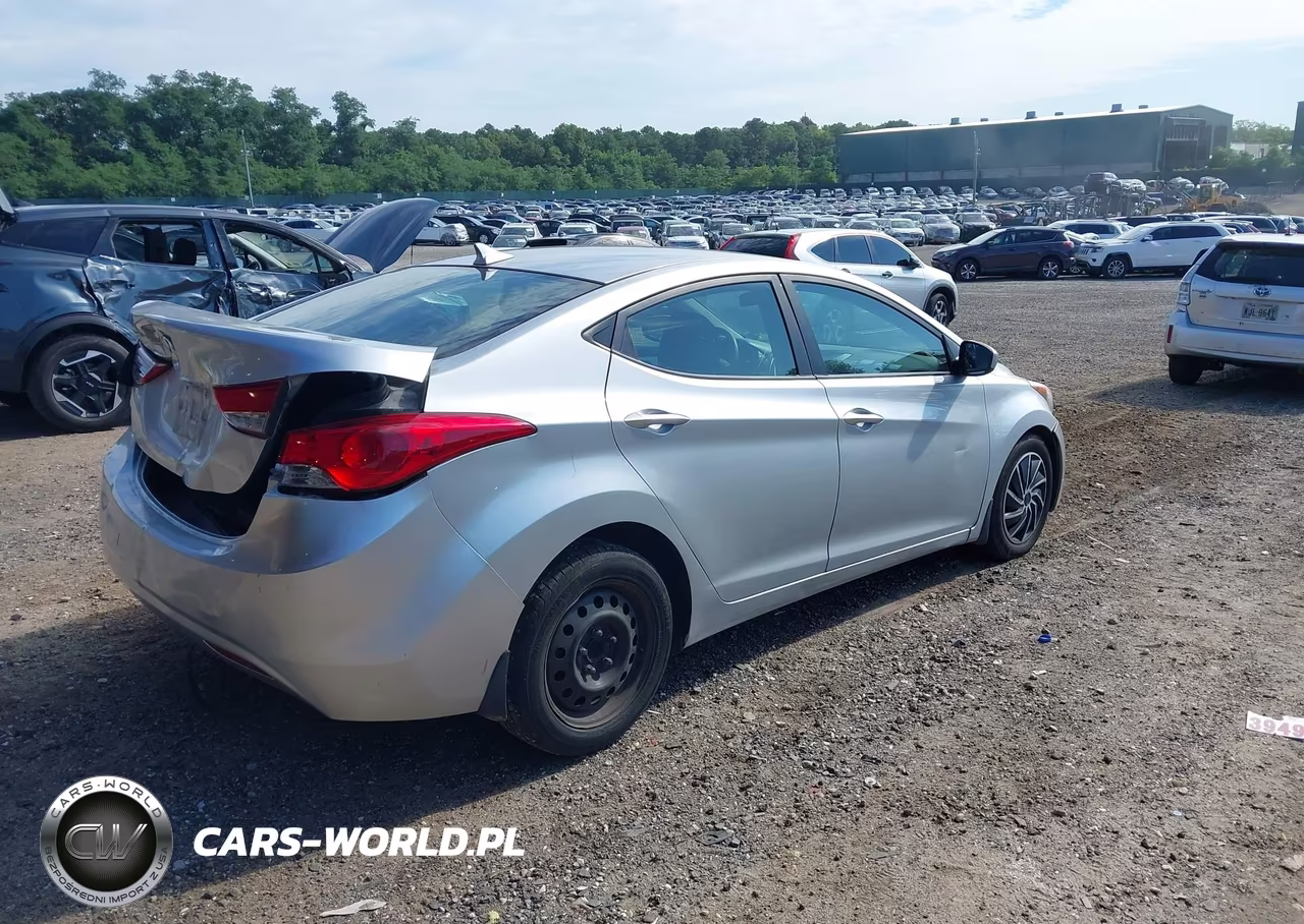 2012 Hyundai Elantra Gls VIN:5NPDH4AE5CH143285 - 4