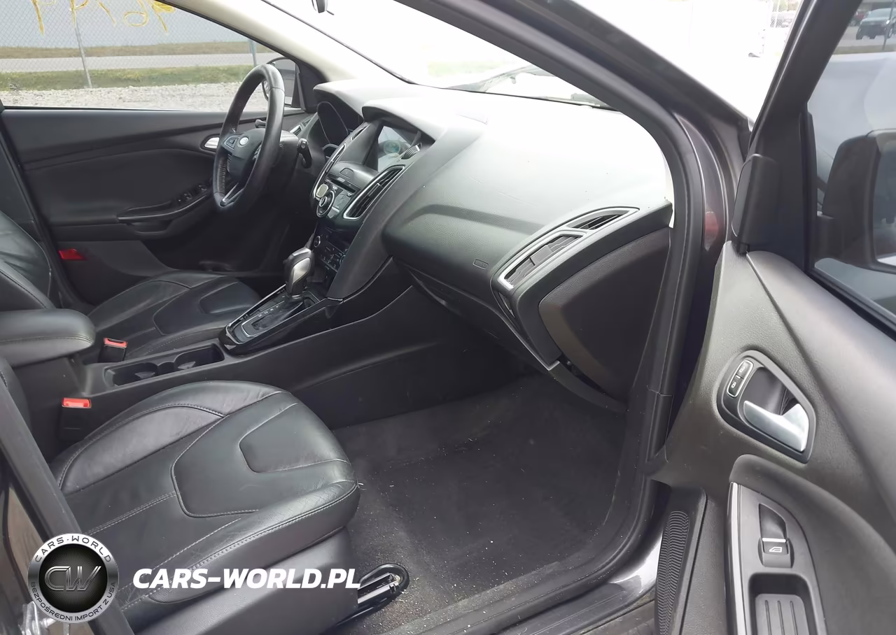 2016 Ford Focus Titanium VIN:1FADP3N2XGL274474 - 5