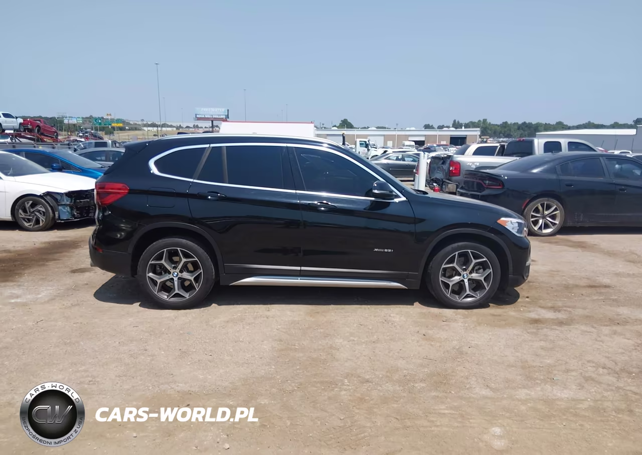 2018 BMW X1 xDrive28I VIN:WBXHT3C33J5K23254 - 14