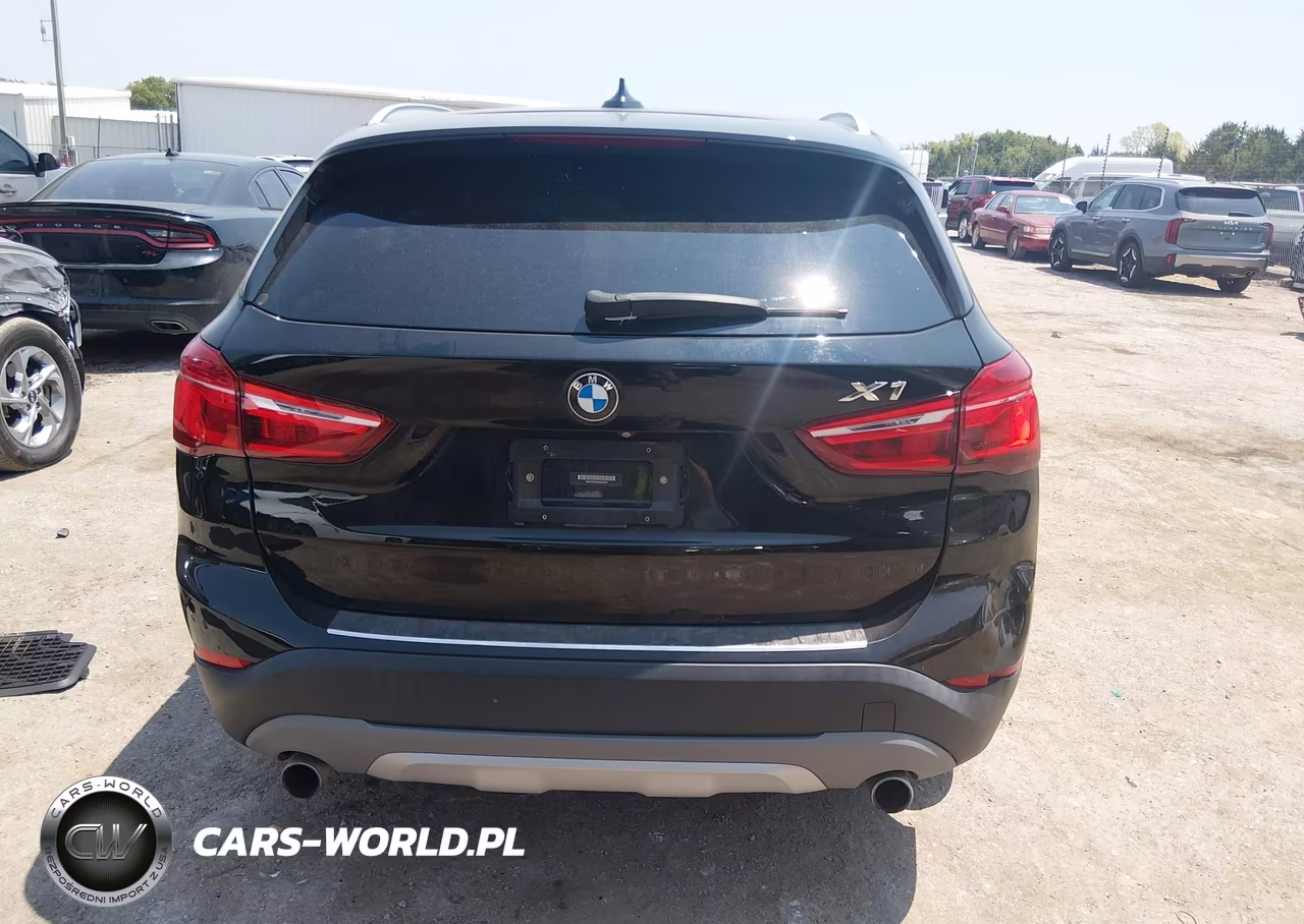 2018 BMW X1 xDrive28I VIN:WBXHT3C33J5K23254 - 17