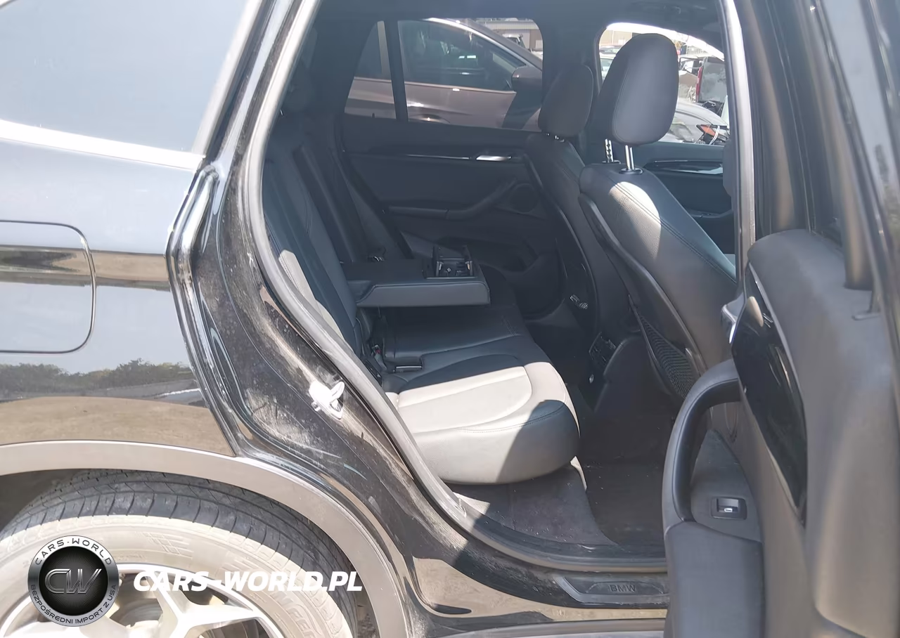 2018 BMW X1 xDrive28I VIN:WBXHT3C33J5K23254 - 8