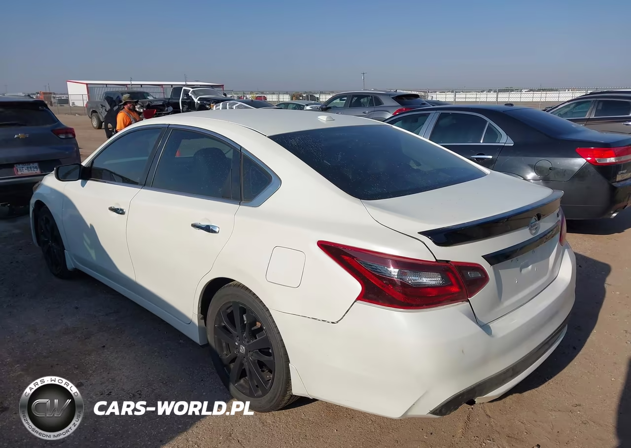 2018 Nissan Altima 2.5 Sr VIN:1N4AL3AP1JC157924 - 3