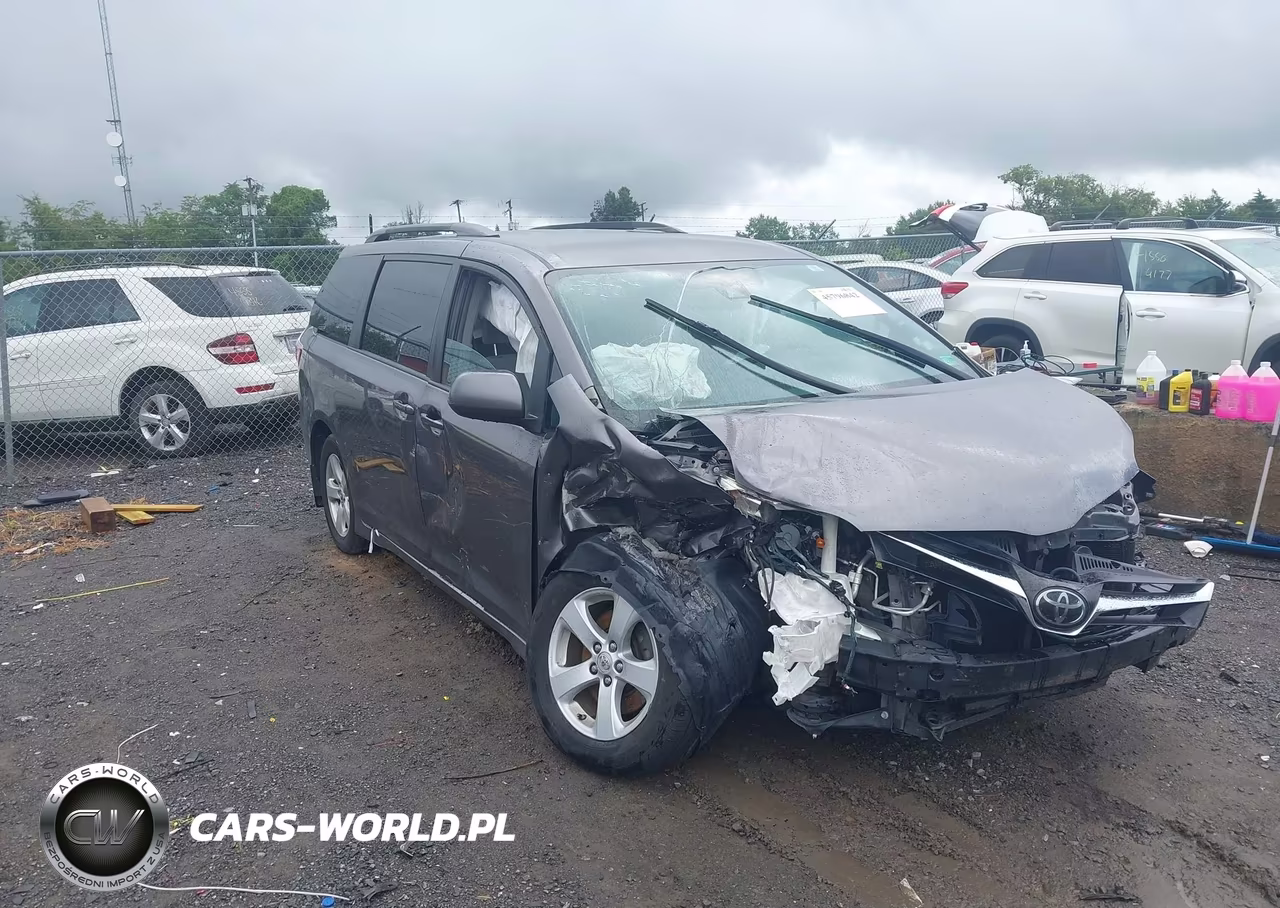 2018 Toyota Sienna Le 8 Passenger