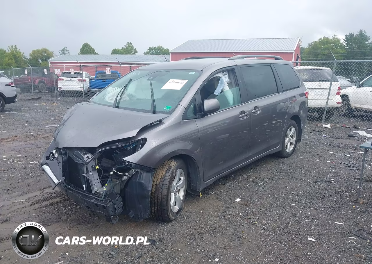 2018 Toyota Sienna Le 8 Passenger VIN:5TDKZ3DCXJS910113 - 2