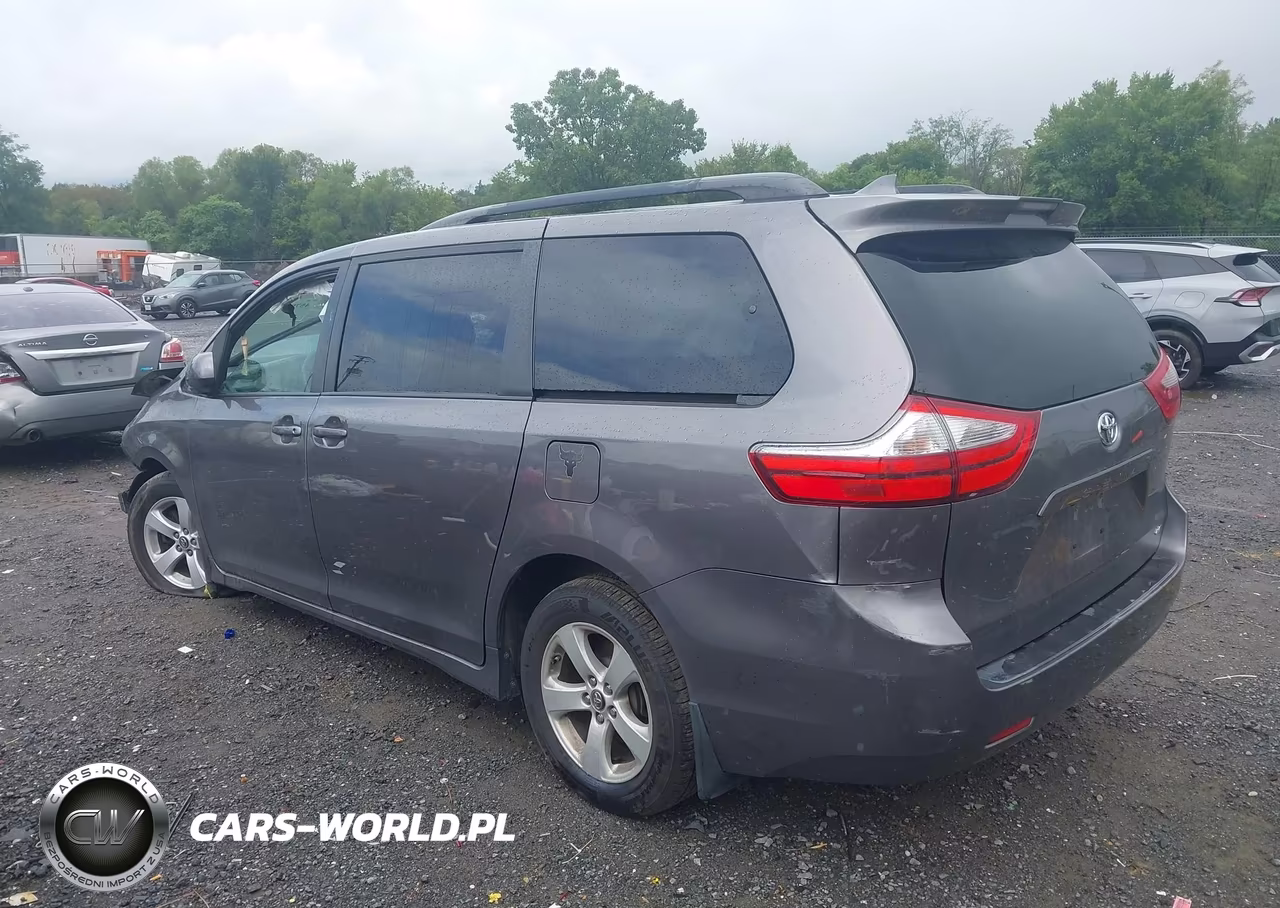 2018 Toyota Sienna Le 8 Passenger VIN:5TDKZ3DCXJS910113 - 3