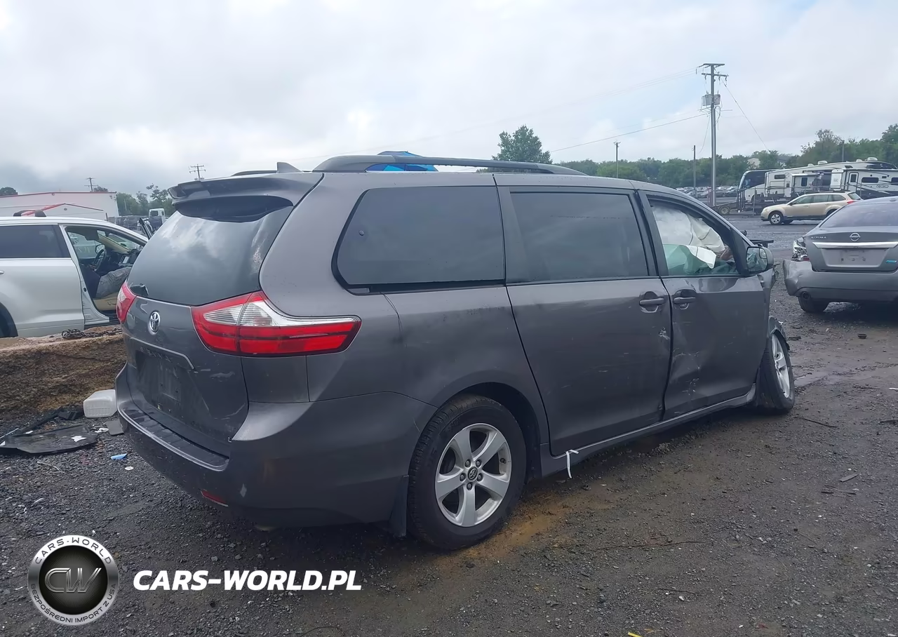 2018 Toyota Sienna Le 8 Passenger VIN:5TDKZ3DCXJS910113 - 4