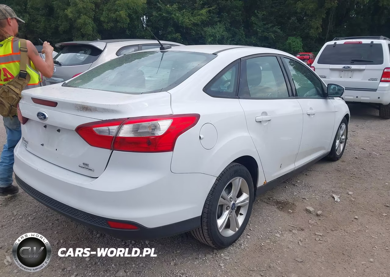 2013 Ford Focus Se VIN:1FADP3F26DL344062 - 4