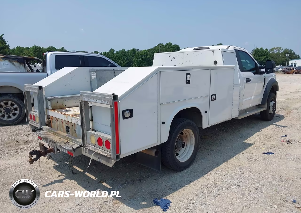 2018 Ford F-550 Chassis Xl VIN:1FDUF5GY6JEC29517 - 4