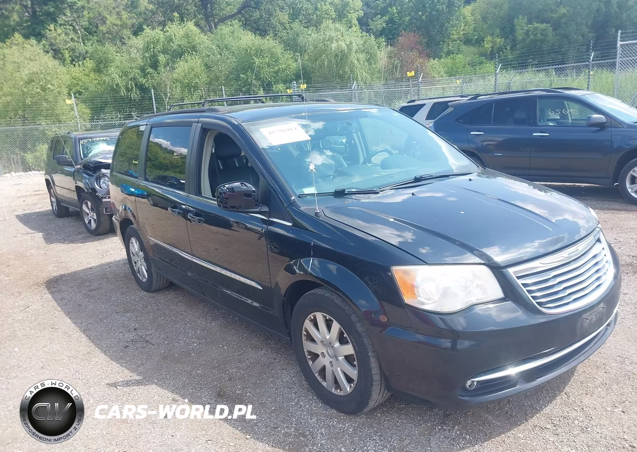2014 Chrysler Town & Country Touring – zdjęcie 1 z 11