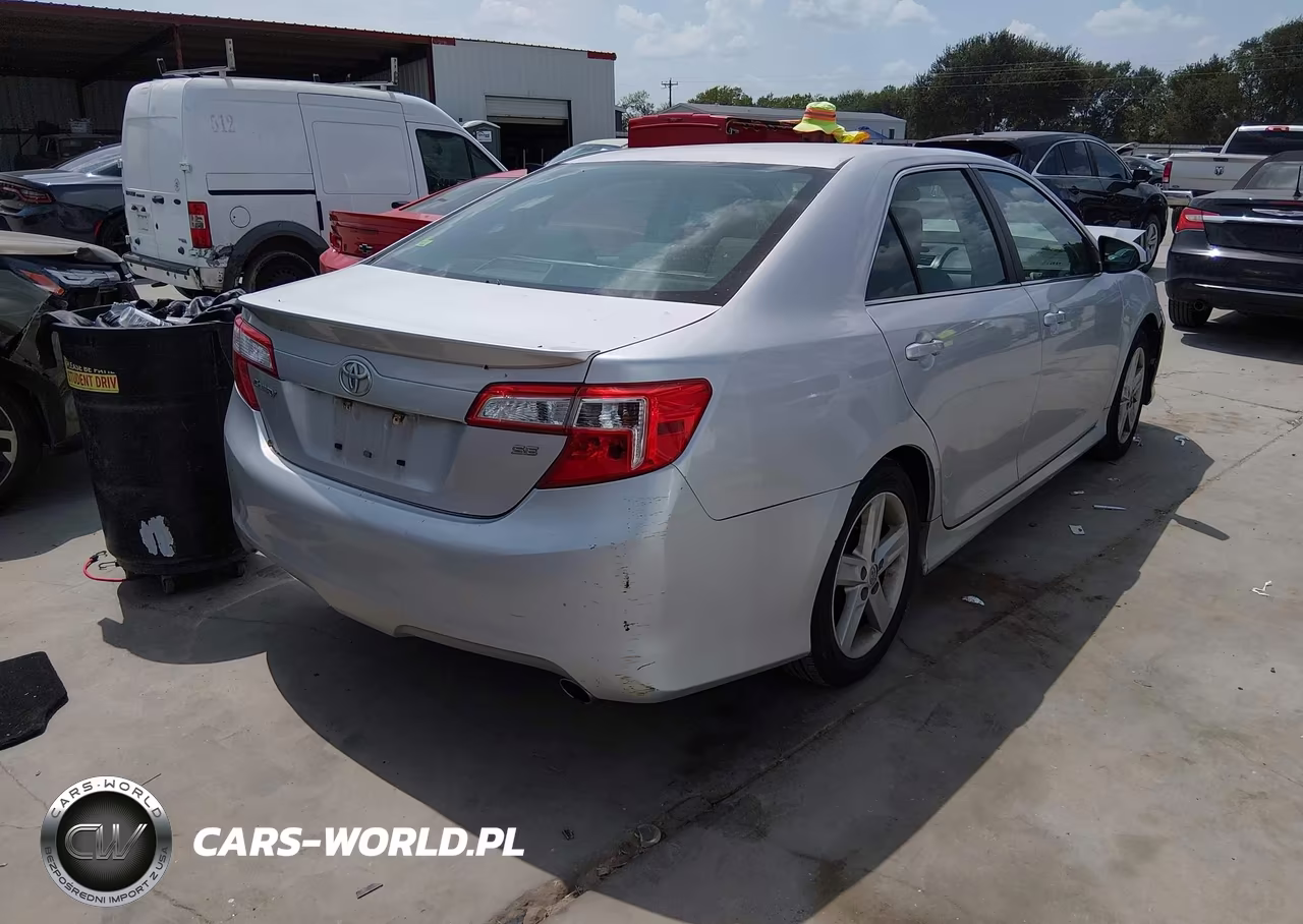 2014 Toyota Camry Se VIN:4T1BF1FKXEU356635 - 4