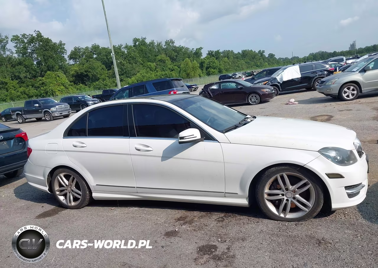 2013 Mercedes-Benz C 300 Sport 4Matic VIN:WDDGF8AB7DR241430 - 13