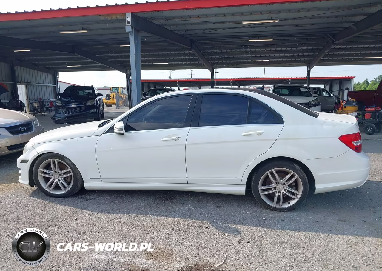 2013 Mercedes-Benz C 300 Sport 4Matic VIN:WDDGF8AB7DR241430 - 14