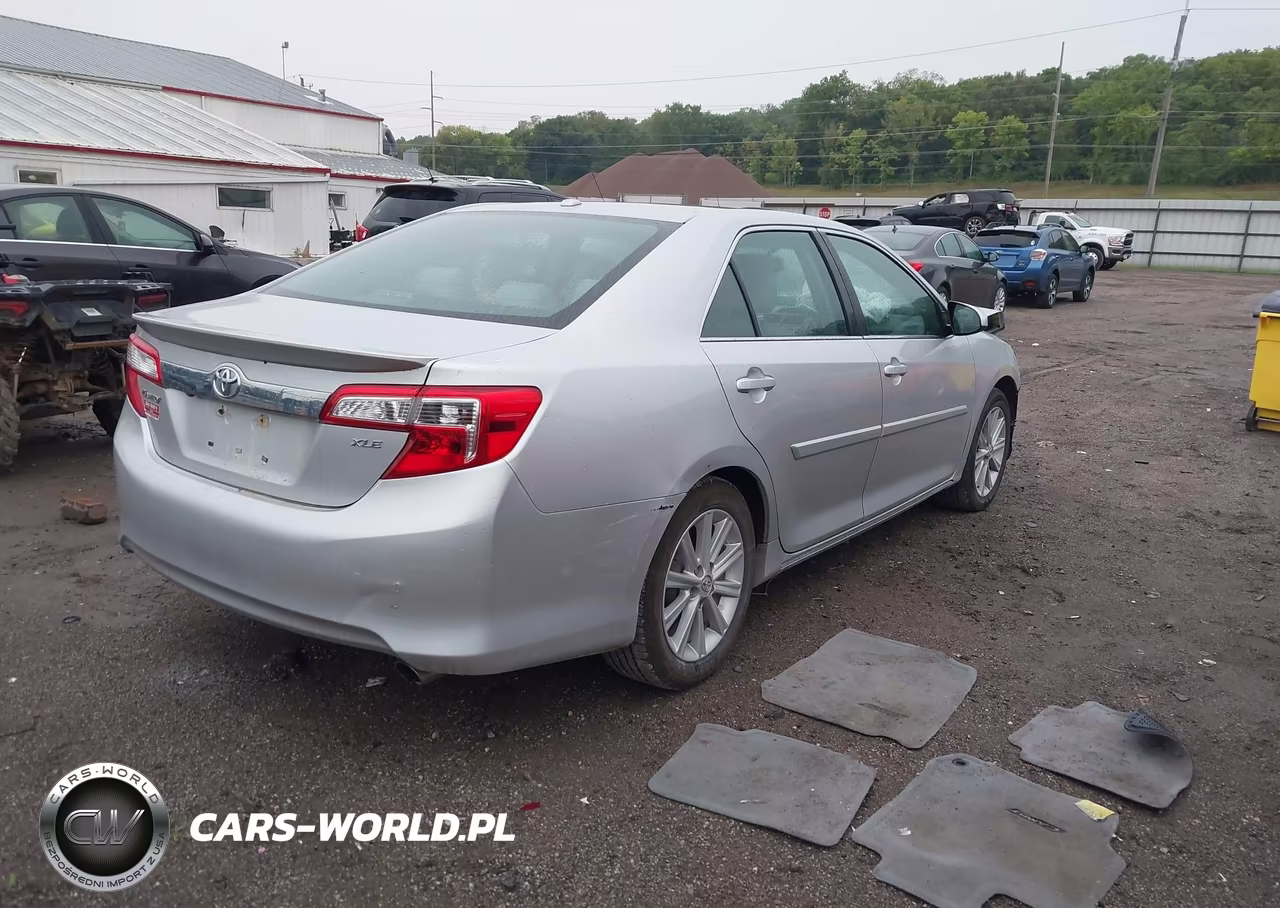 2014 Toyota Camry Xle VIN:4T4BF1FK6ER439355 - 4