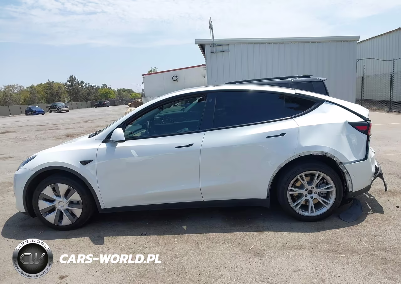2021 Tesla Model Y Long Range Dual Motor All-Wheel Drive VIN:5YJYGAEEXMF243752 - 14