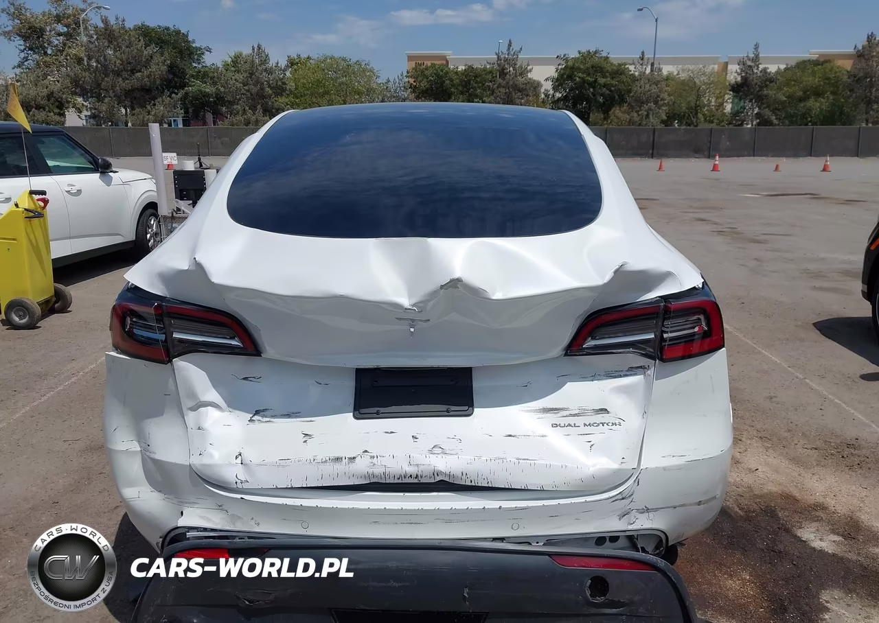 2021 Tesla Model Y Long Range Dual Motor All-Wheel Drive VIN:5YJYGAEEXMF243752 - 16