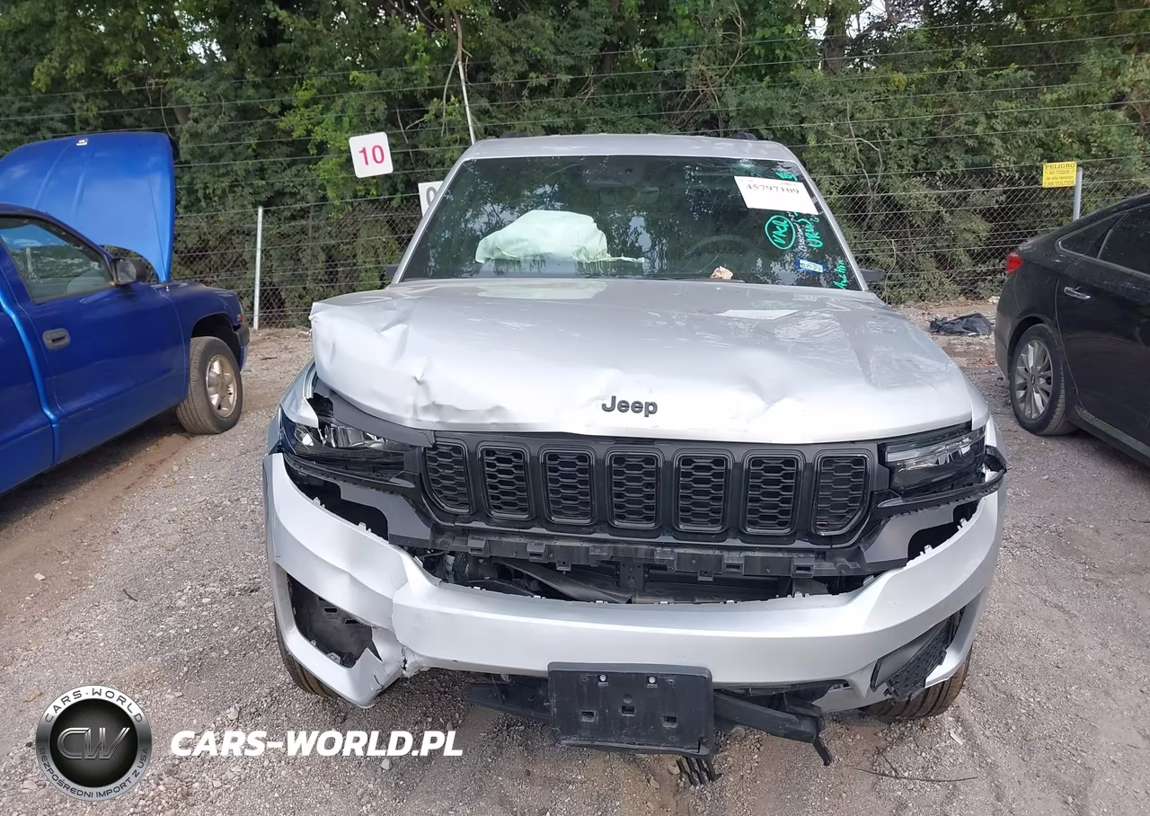 2025 Jeep Grand Cherokee Altitude 4X4 VIN:1C4RJHAG0S8703245 - 12