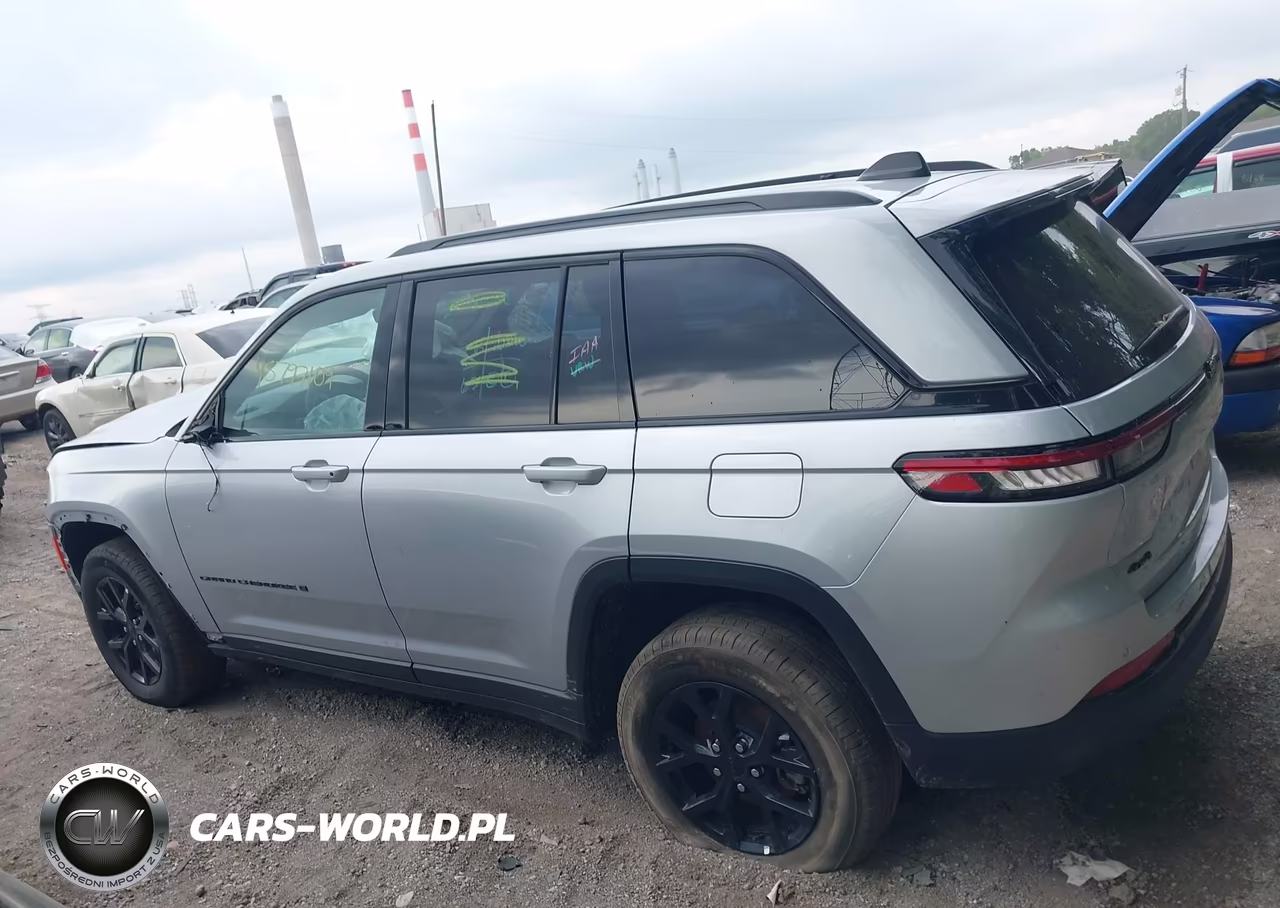 2025 Jeep Grand Cherokee Altitude 4X4 VIN:1C4RJHAG0S8703245 - 14