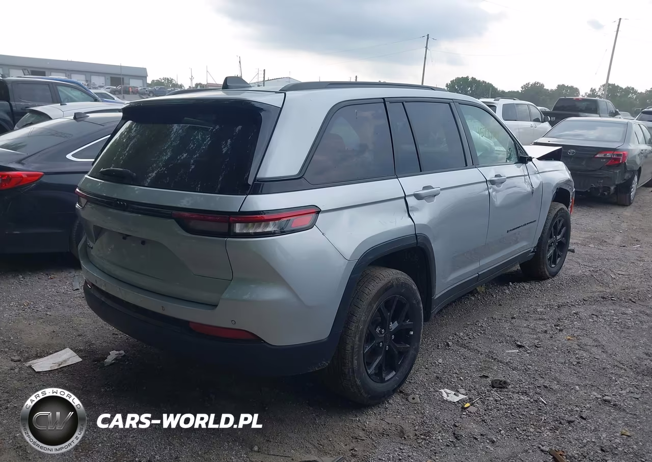 2025 Jeep Grand Cherokee Altitude 4X4 VIN:1C4RJHAG0S8703245 - 4