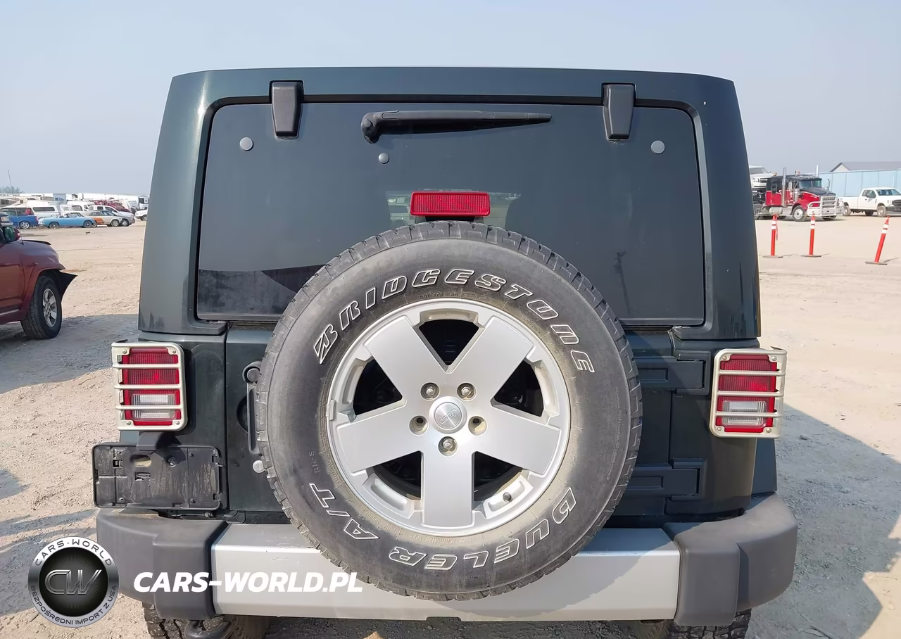 2012 Jeep Wrangler Unlimited Sahara VIN:1C4BJWEG0CL235807 - 17