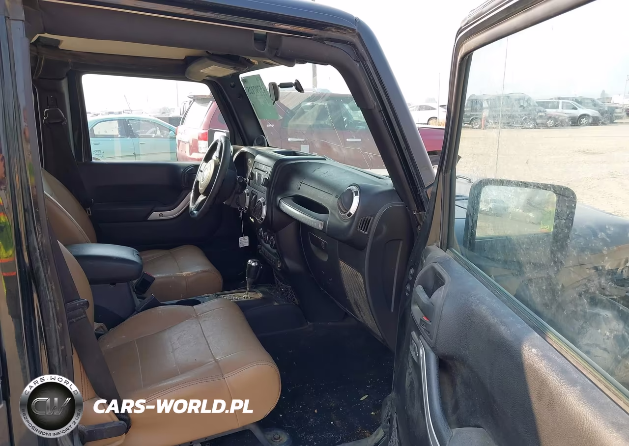 2012 Jeep Wrangler Unlimited Sahara VIN:1C4BJWEG0CL235807 - 5