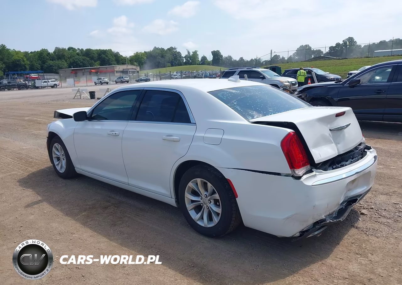 2015 Chrysler 300 Limited VIN:2C3CCAAG5FH891675 - 3