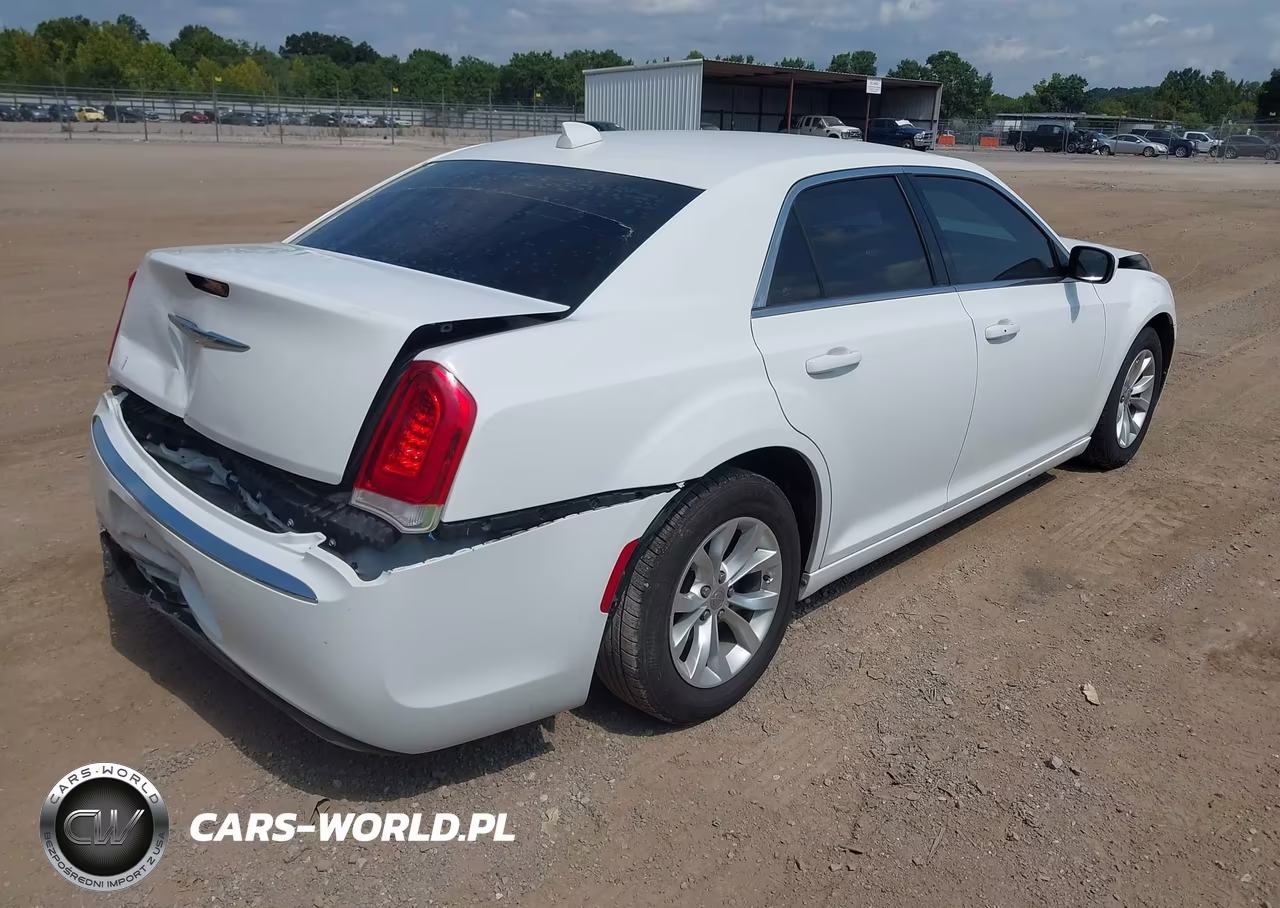2015 Chrysler 300 Limited VIN:2C3CCAAG5FH891675 - 4