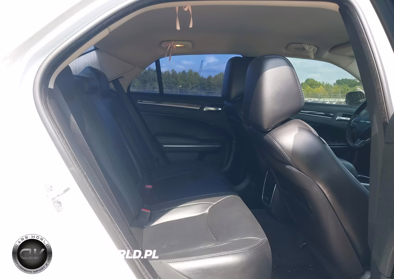 2015 Chrysler 300 Limited VIN:2C3CCAAG5FH891675 - 8