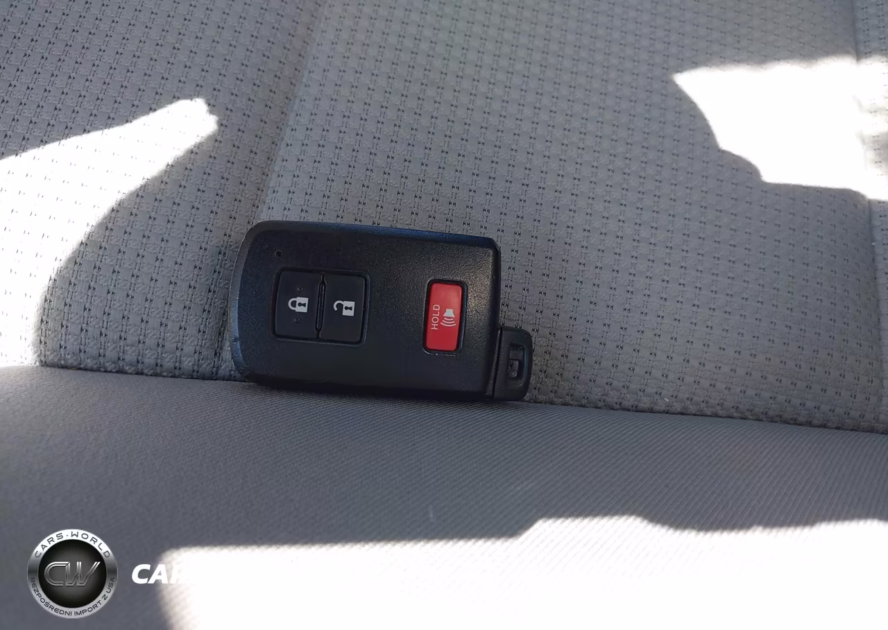 2018 Toyota Rav4 Xle VIN:2T3RFREV4JW710997 - 11