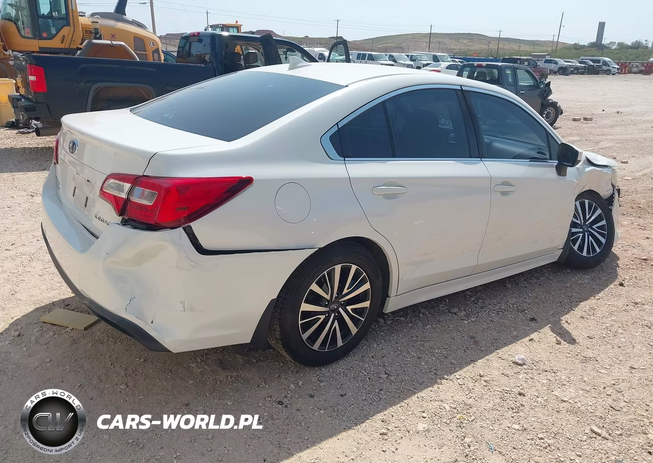 2018 Subaru Legacy 2.5I Premium VIN:4S3BNAC63J3040184 - 4