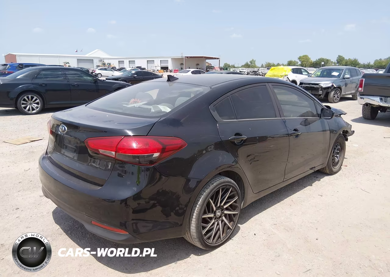 2018 Kia Forte Lx VIN:3KPFK4A71JE236429 - 4