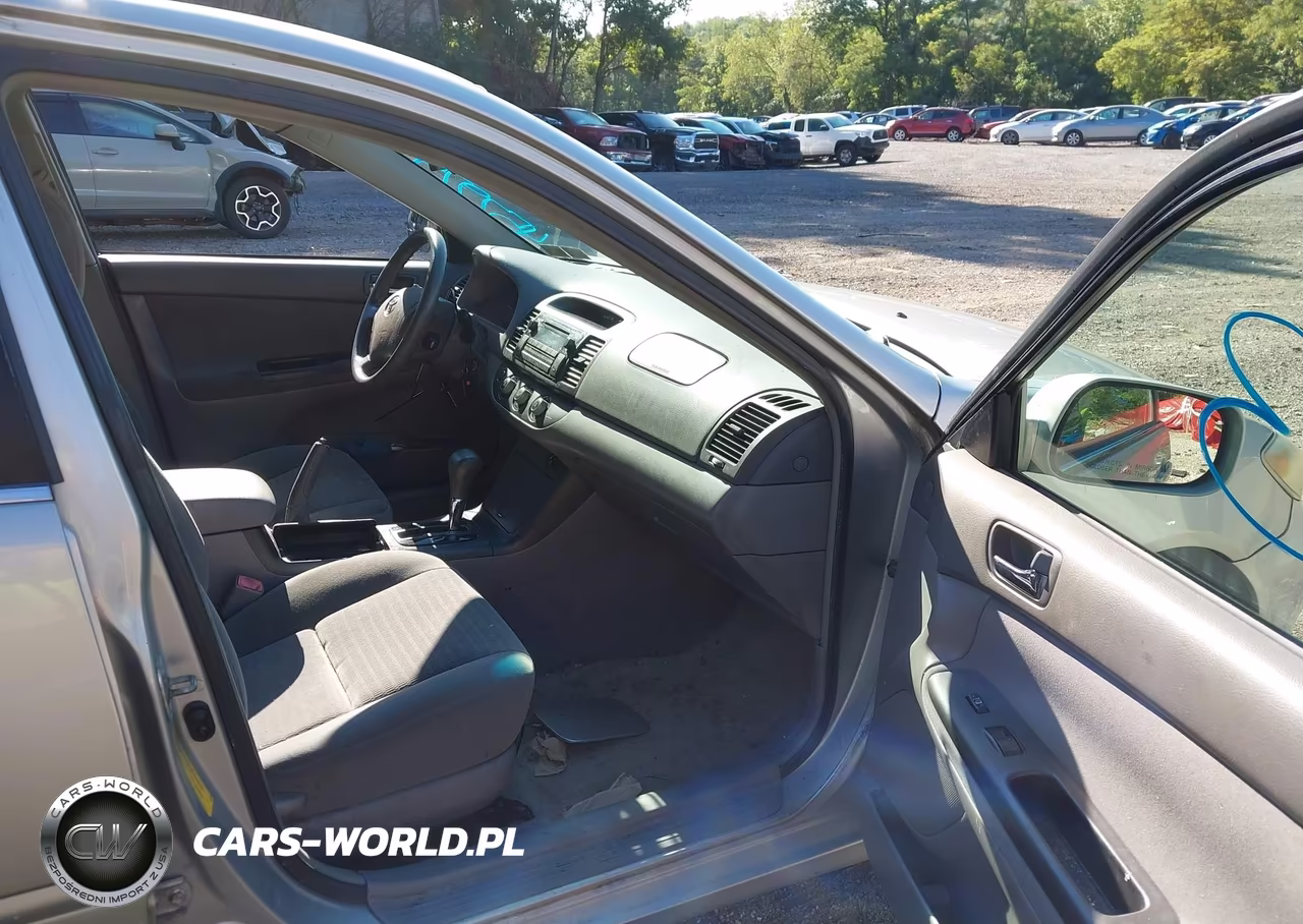 2005 Toyota Camry Le VIN:4T1BE30KX5U046198 - 5