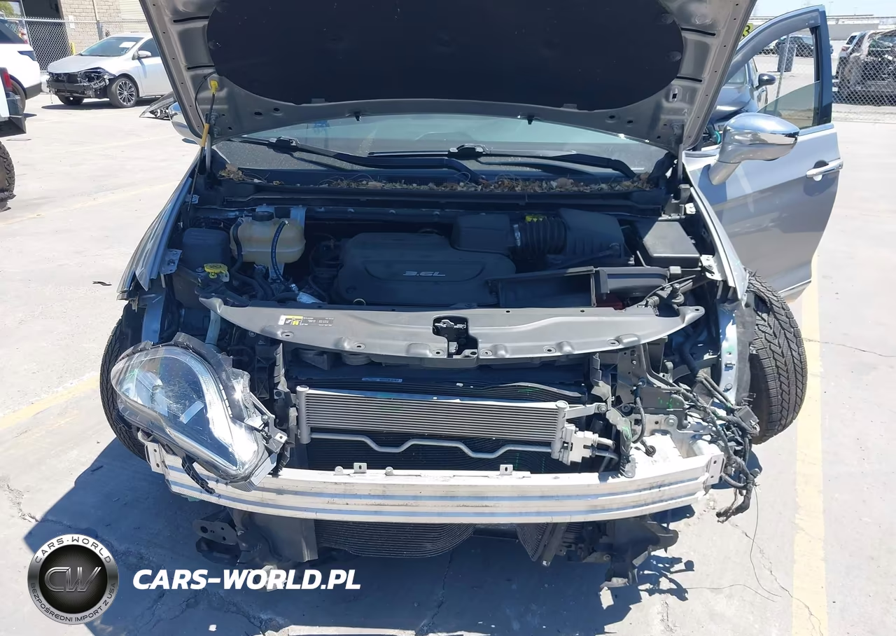 2018 Chrysler Pacifica Limited VIN:2C4RC1GG6JR320292 - 10