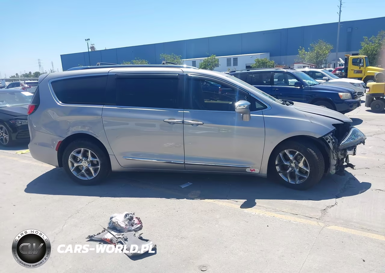 2018 Chrysler Pacifica Limited VIN:2C4RC1GG6JR320292 - 13