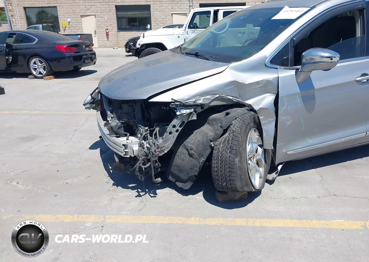 2018 Chrysler Pacifica Limited VIN:2C4RC1GG6JR320292 - 17
