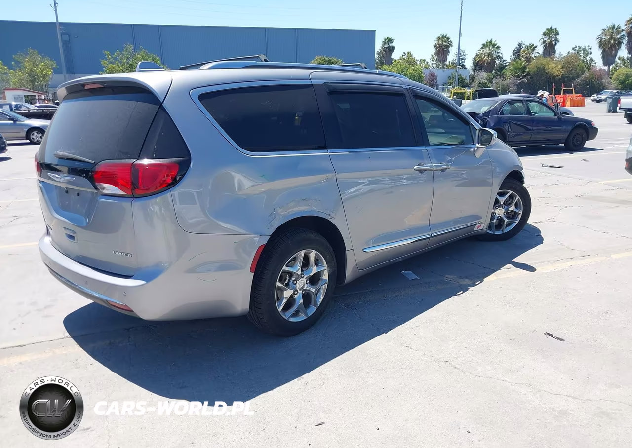 2018 Chrysler Pacifica Limited VIN:2C4RC1GG6JR320292 - 4