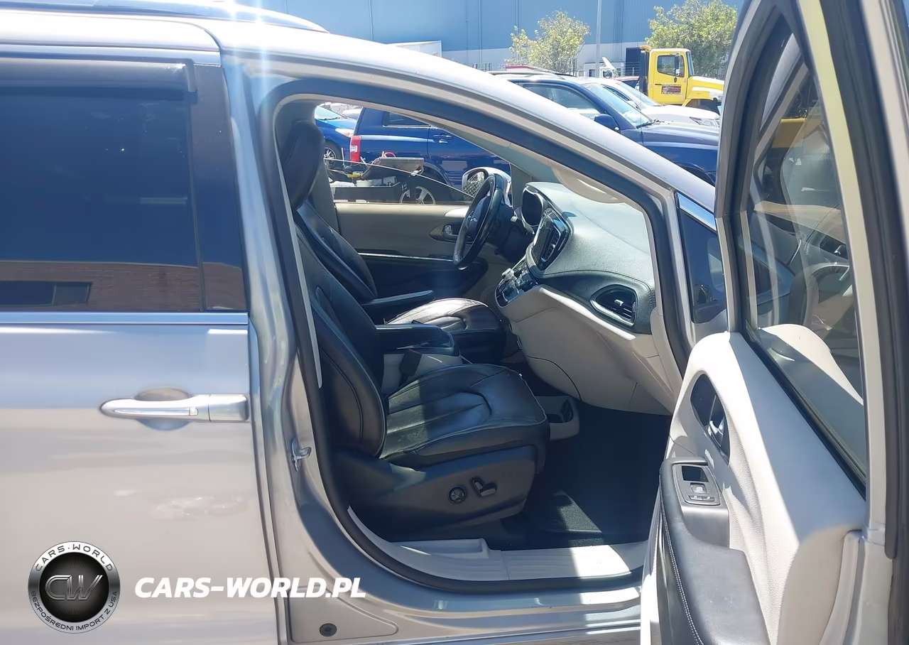 2018 Chrysler Pacifica Limited VIN:2C4RC1GG6JR320292 - 5