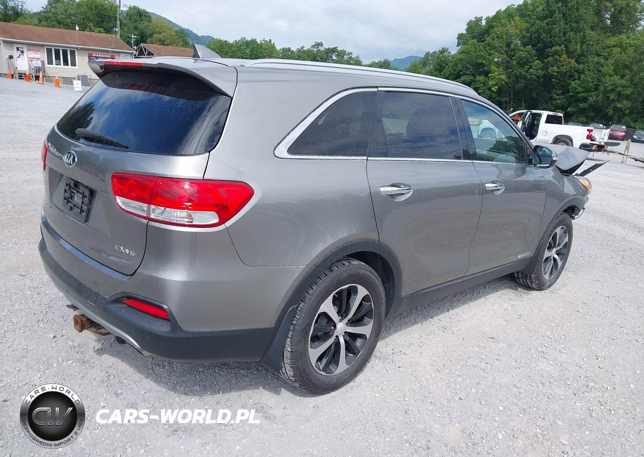 2017 Kia Sorento 3.3L Ex VIN:5XYPHDA57HG310600 - 4