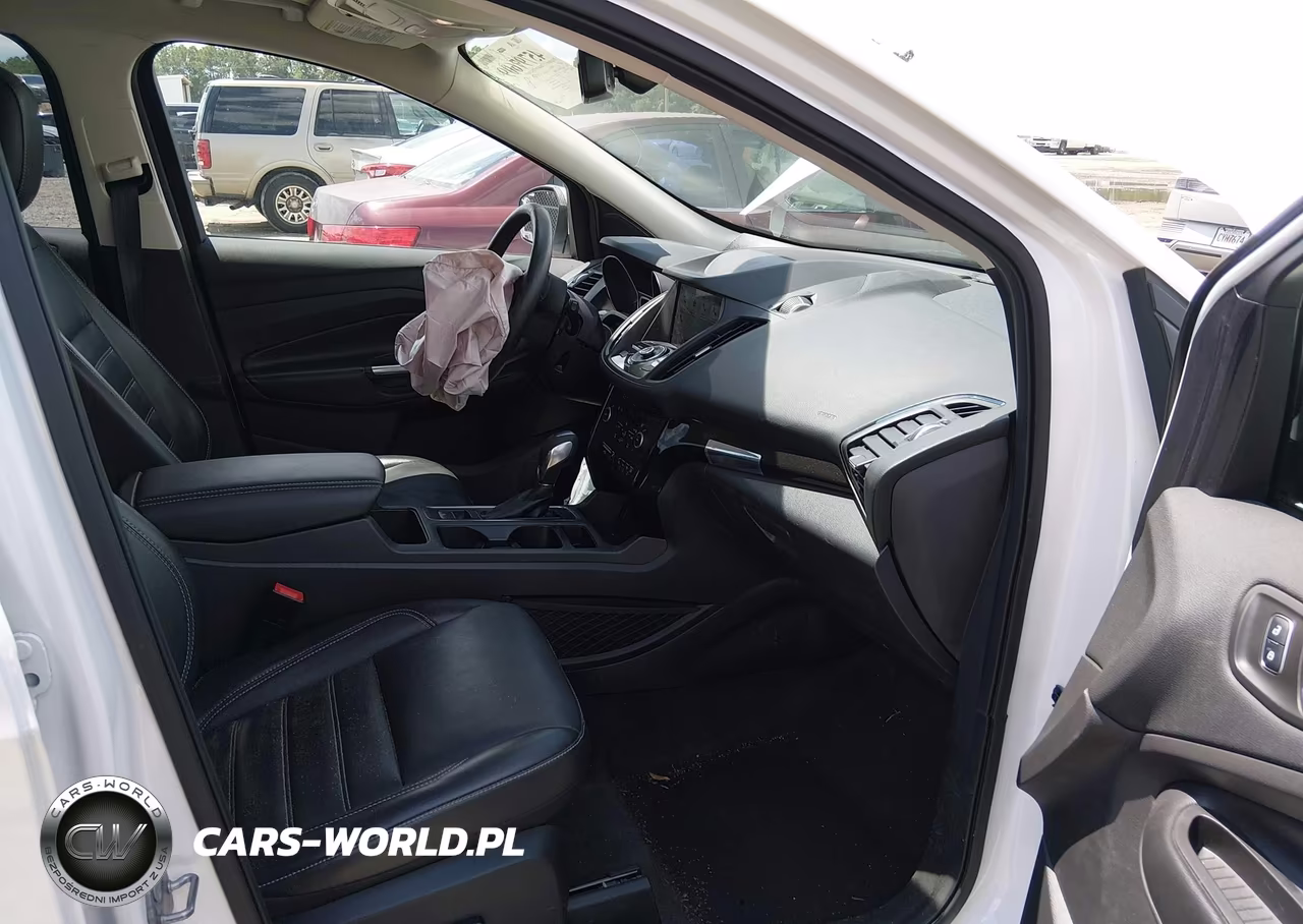 2019 Ford Escape Titanium VIN:1FMCU9J91KUA28190 - 5