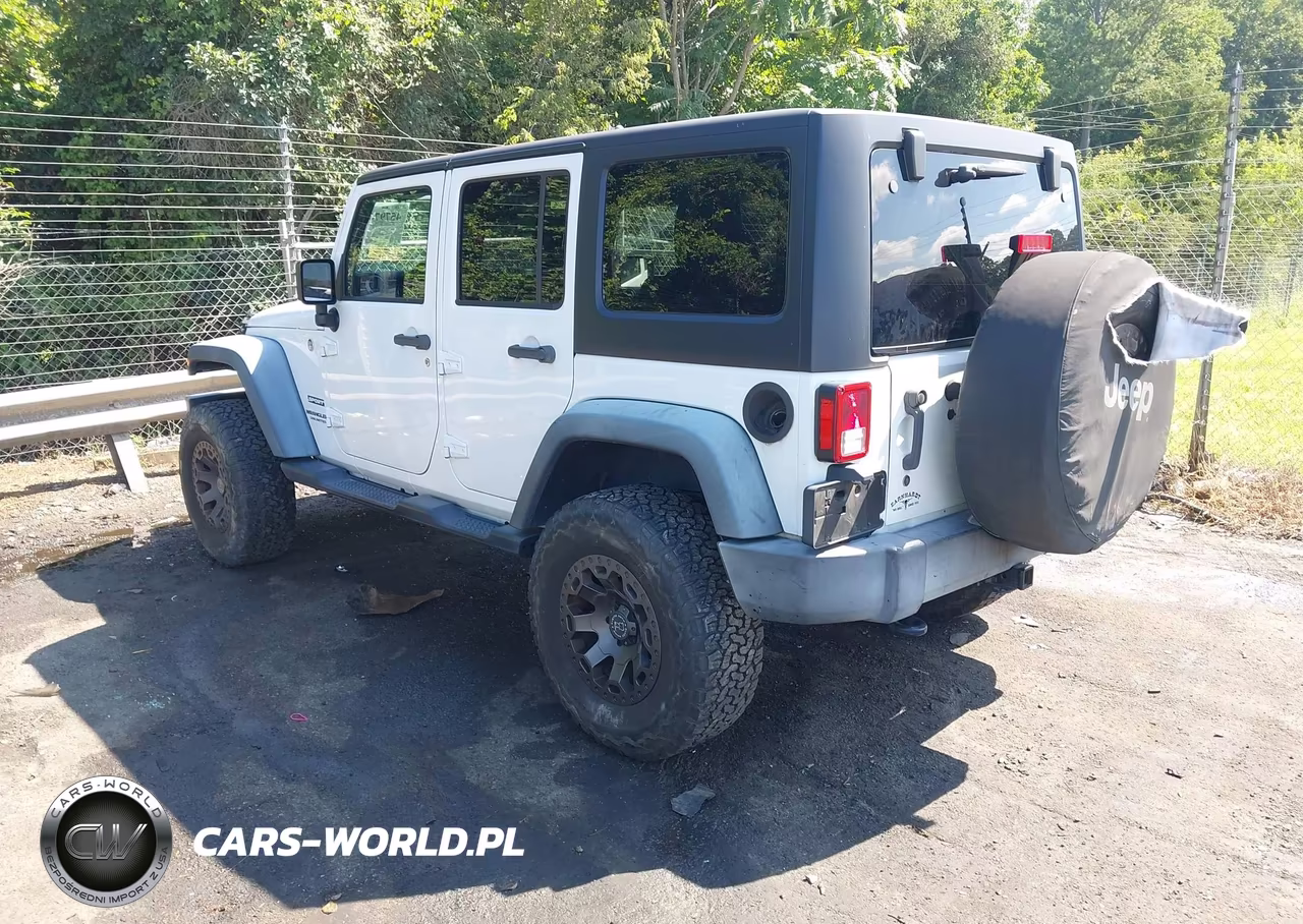 2015 Jeep Wrangler Unlimited Sport VIN:1C4BJWDG7FL703442 - 3