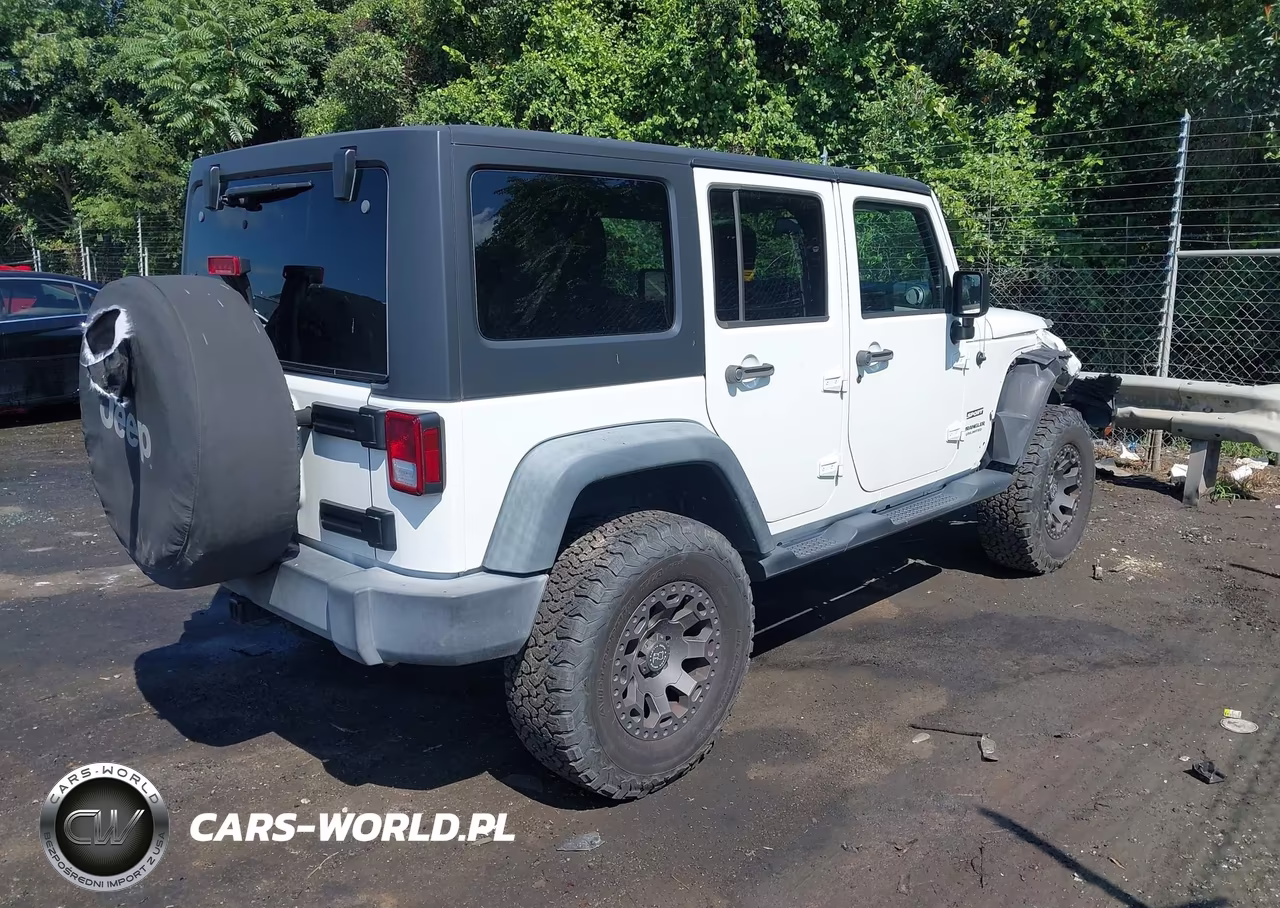 2015 Jeep Wrangler Unlimited Sport VIN:1C4BJWDG7FL703442 - 4