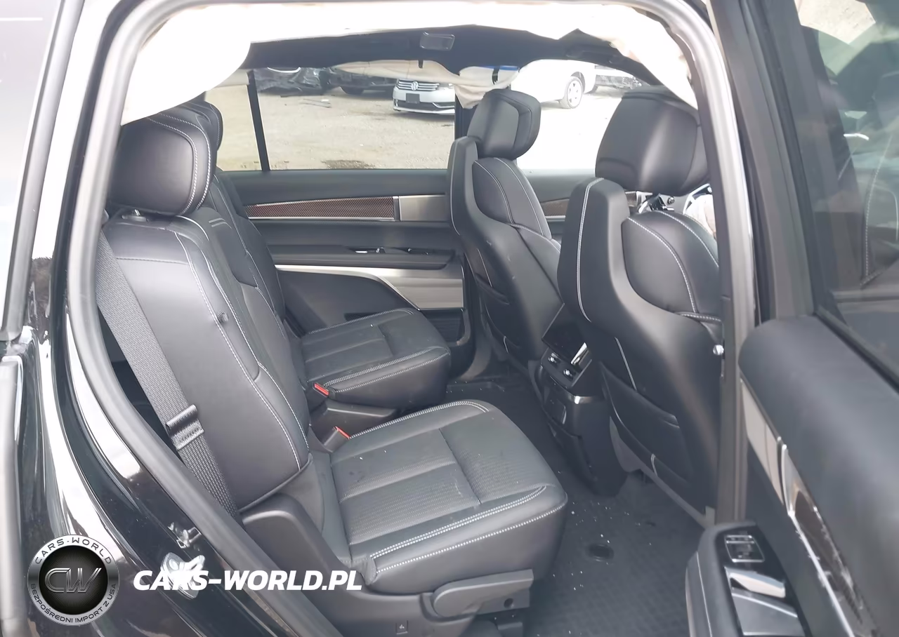 2026 Cadillac Vistiq Sport VIN:1GYC3NML3TZ707836 - 8