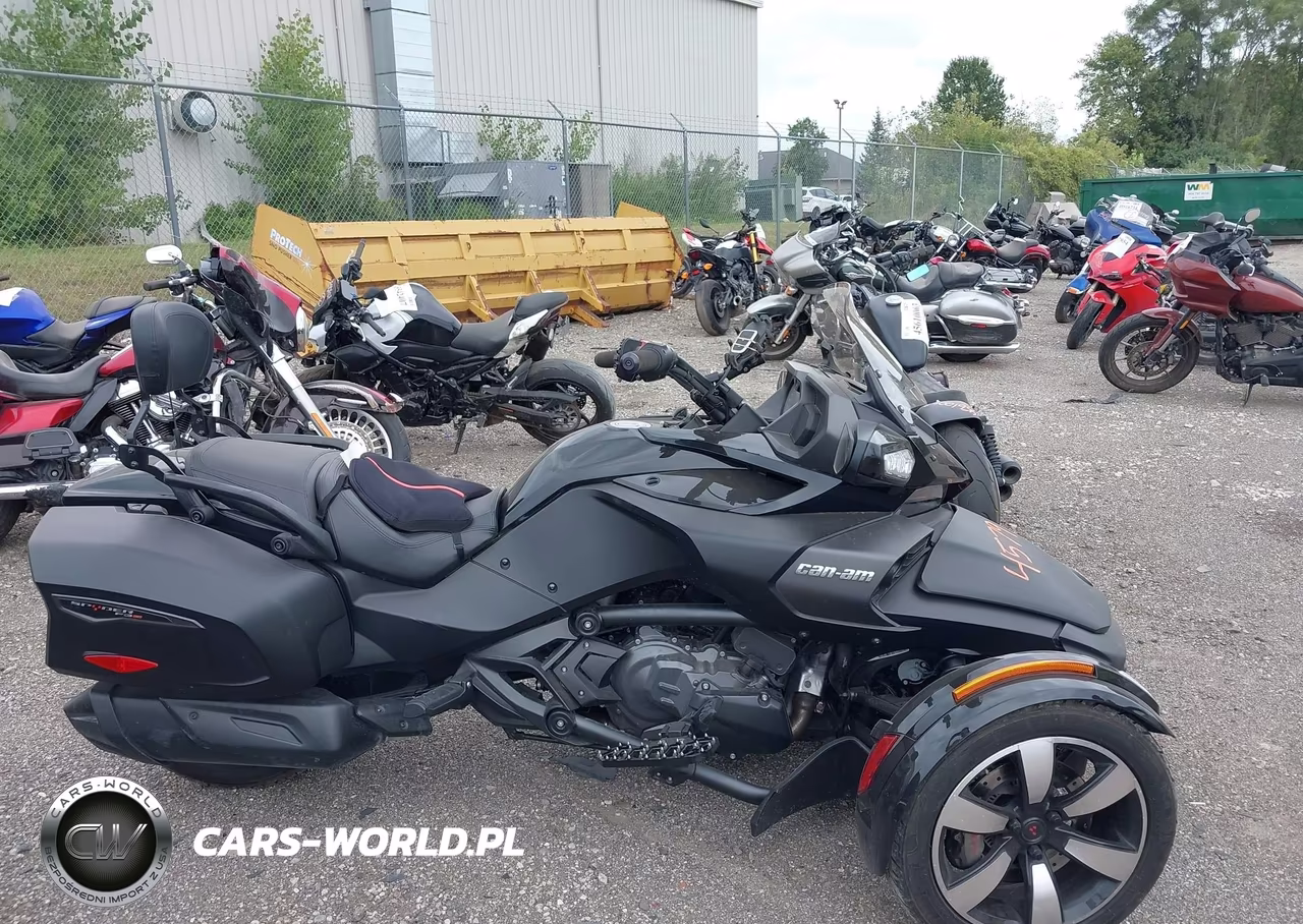 2017 Can-Am Spyder Roadster F3-T-Limited-Limited Spec VIN:2BXREDD22HV000828 - 12