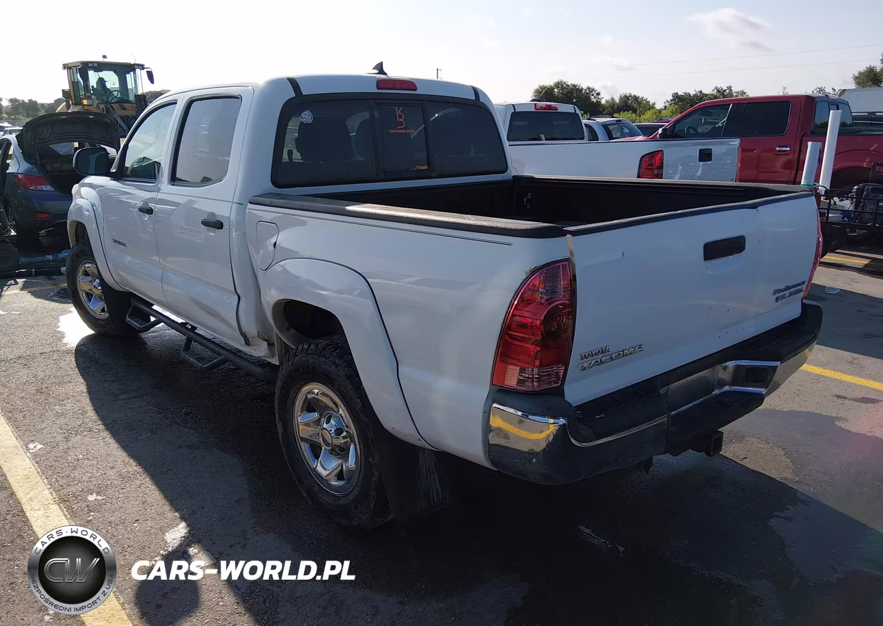 2015 Toyota Tacoma Prerunner V6 VIN:5TFJU4GN2FX064915 - 3