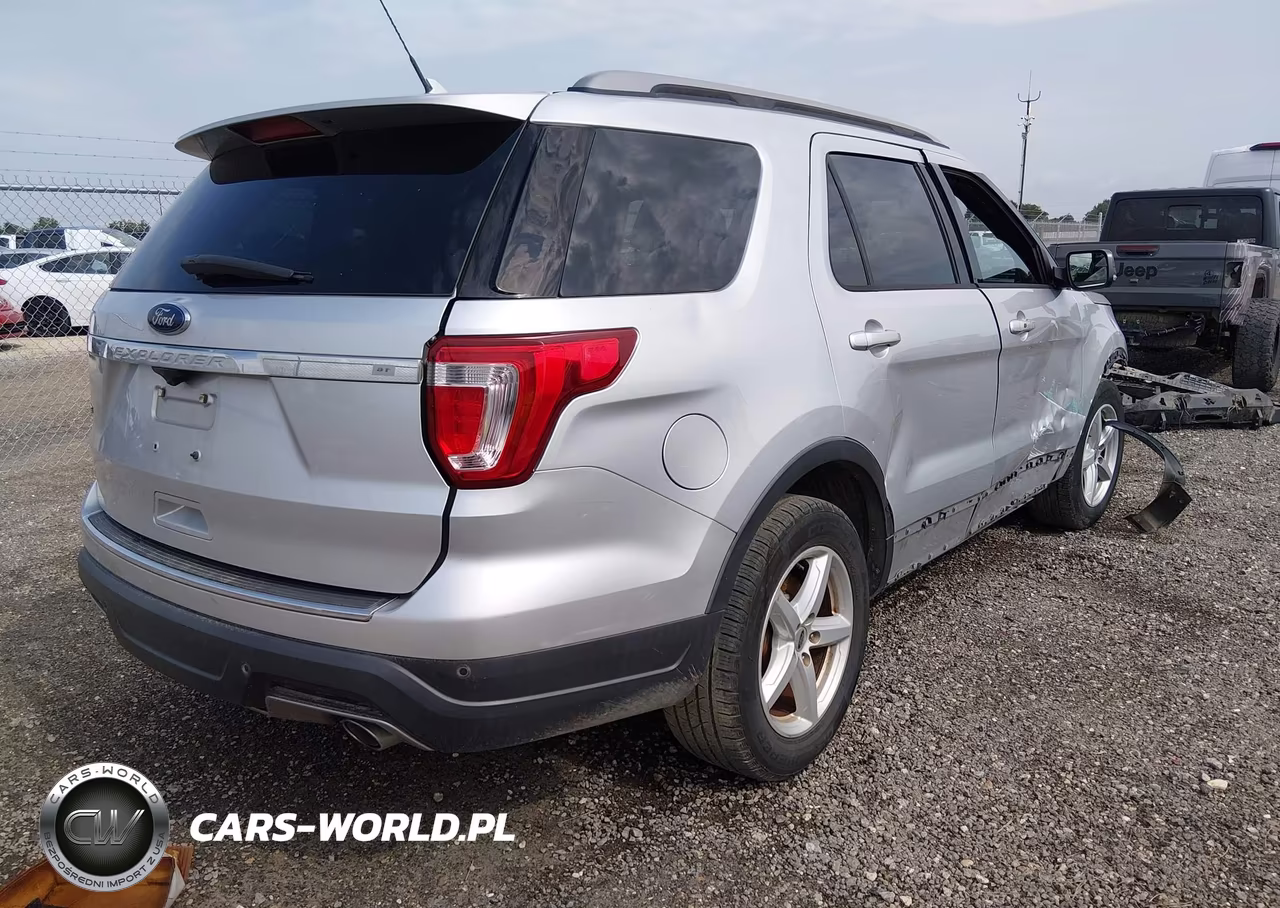 2018 Ford Explorer Xlt VIN:1FM5K7D81JGA34090 - 4
