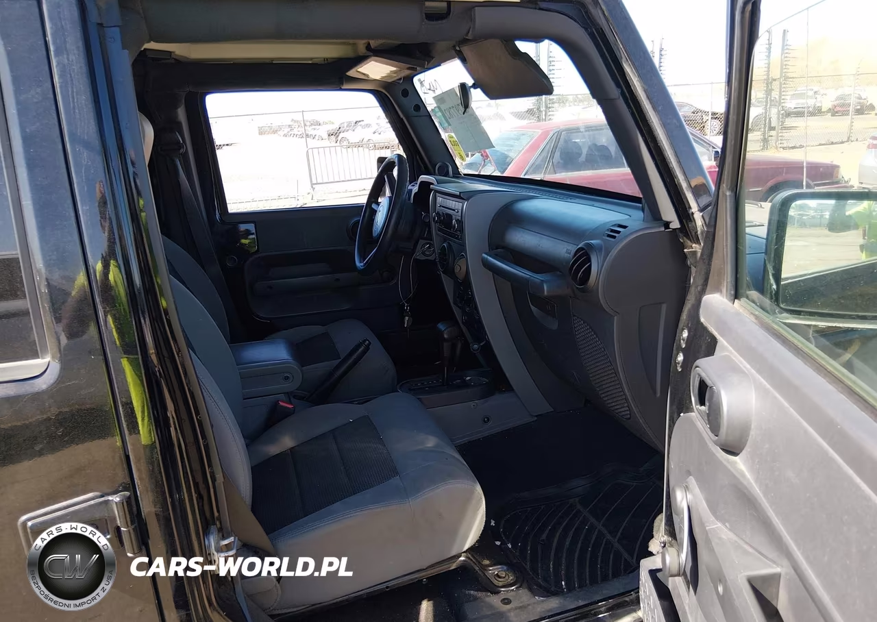 2008 Jeep Wrangler Unlimited X VIN:1J4GA39138L584889 - 5